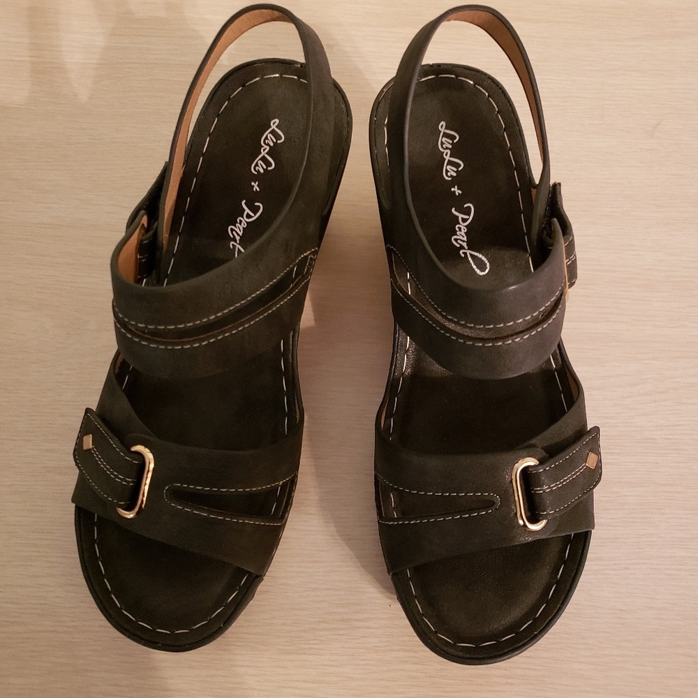 🌷Lulu and Pearl Sandals size 6